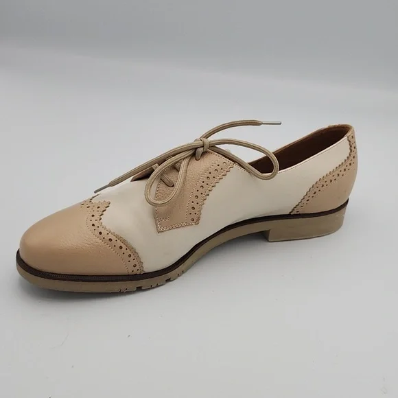 FERRAGAMO Cream & Tan Wingtip Laced Oxfords, Size 6½C - Picture 7 of 7
